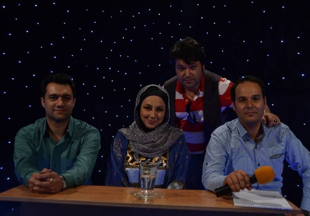تصویری از امیر کرم یزدی، کارگردان و نویسنده سینما و تلویزیون در پشت صحنه یکی از آثارش