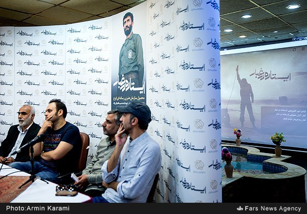 محمدحسین مهدویان در نشست خبری فیلم سینمایی ایستاده در‌ غبار