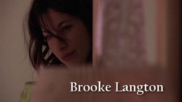 Brooke Langton در صحنه سریال تلویزیونی جمعه شب های روشن