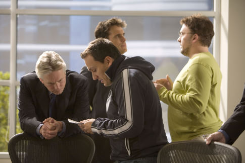 جو روسو در صحنه فیلم سینمایی You, Me and Dupree به همراه مایکل داگلاس، آنتونی روسو و مت دیلون