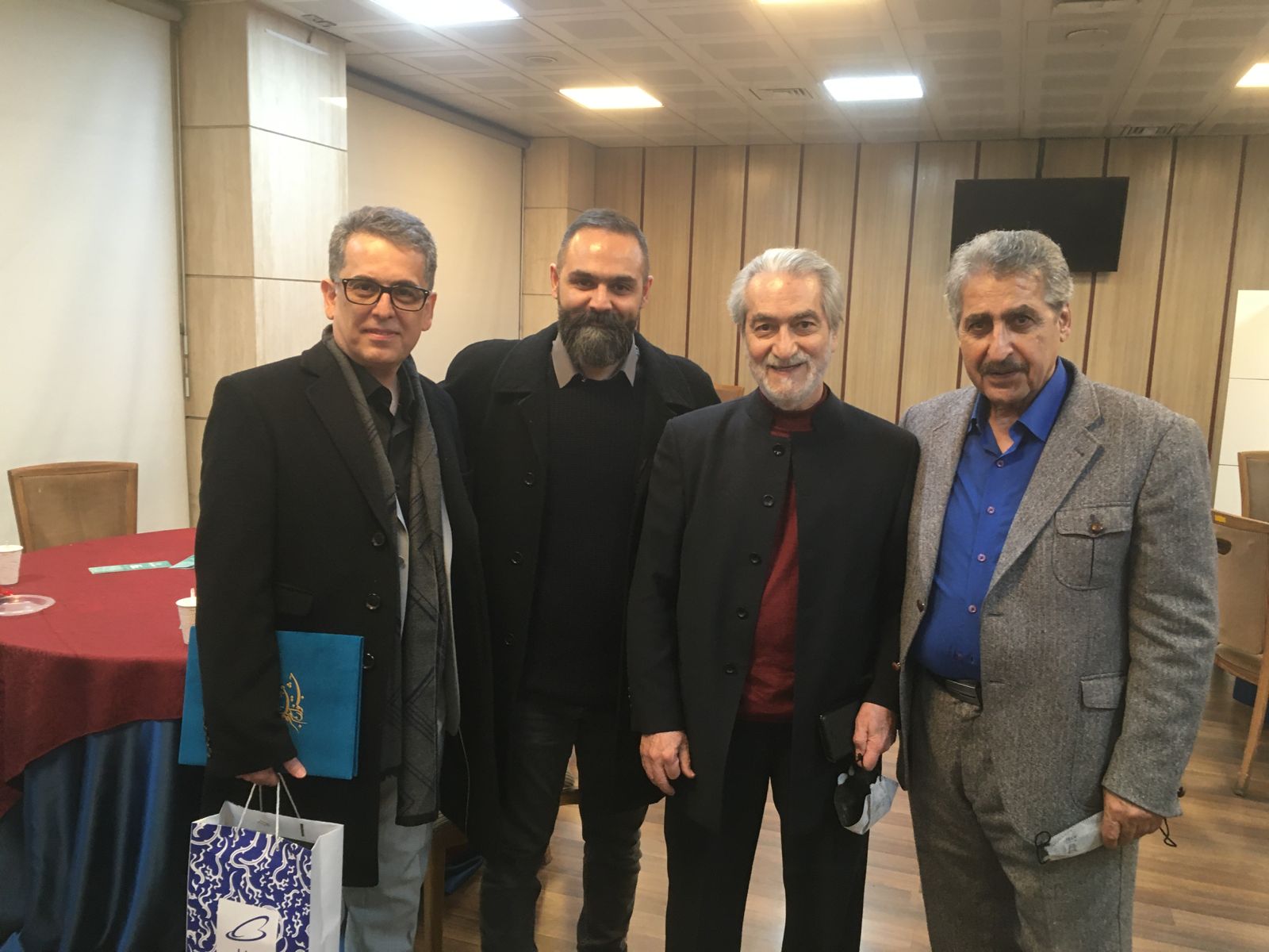 تصویری از مهدی حاجی یوسف، دستیار صداگذار و تدوینگر سینما و تلویزیون در پشت صحنه یکی از آثارش