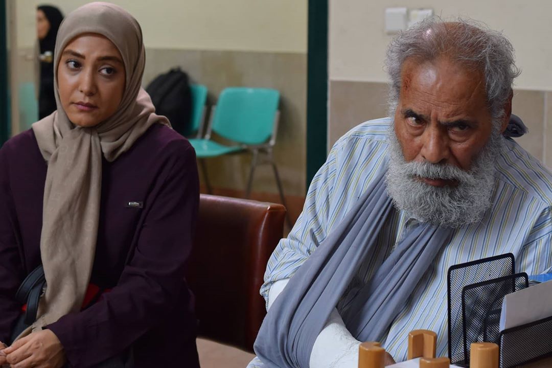 حسین توشه در صحنه سریال تلویزیونی سرگذشت به همراه فرناز زوفا