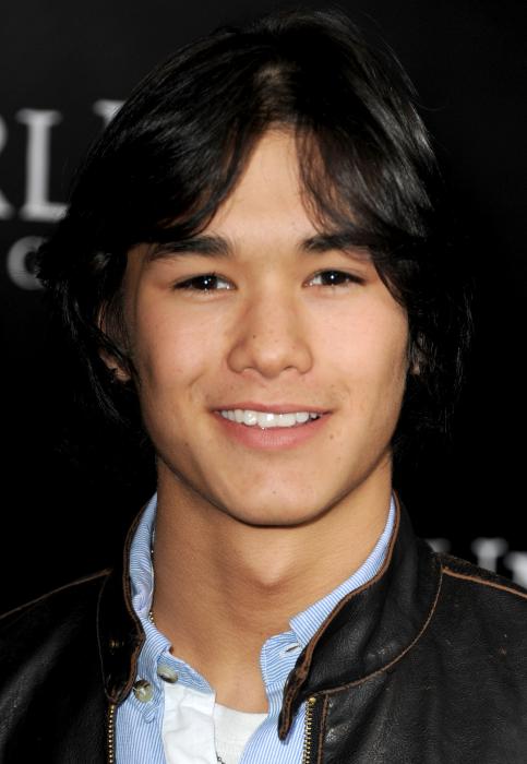  فیلم سینمایی دنیای ماوراء: بیداری با حضور Booboo Stewart