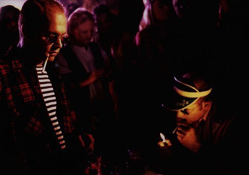Hunter S. Thompson در صحنه فیلم سینمایی ترس و نفرت در لاس وگاس به همراه جان کریستوفر دپ دوم