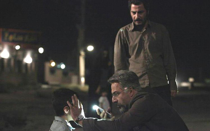 امیر آقایی در صحنه فیلم سینمایی بدون تاریخ بدون امضاء به همراه نوید محمدزاده
