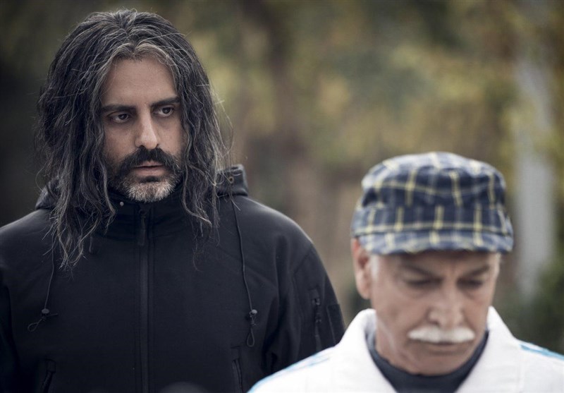 محمود‌ پاک‌نیت در صحنه سریال تلویزیونی سارقان روح به همراه علیرام نورایی
