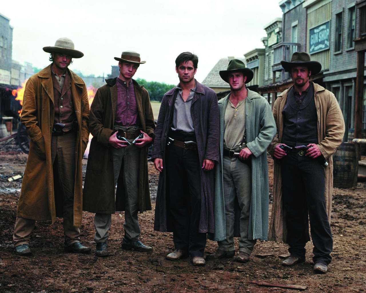 Gabriel Macht در صحنه فیلم سینمایی American Outlaws به همراه Scott Caan، کالین فارل و Will McCormack