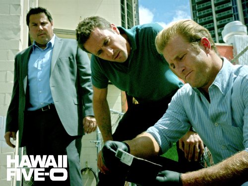 Greg Grunberg در صحنه سریال تلویزیونی Hawaii Five-0 به همراه Alex O'Loughlin و Scott Caan