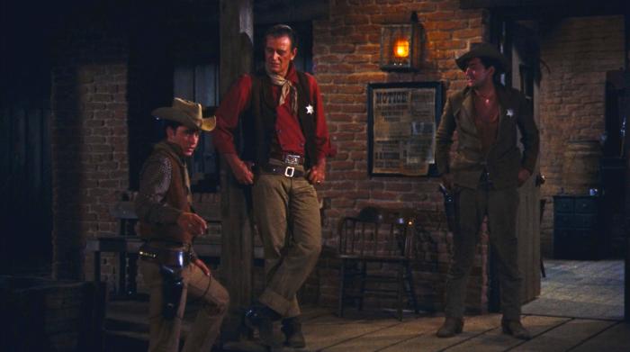 Dean Martin در صحنه فیلم سینمایی ریو براوو به همراه John Wayne و Ricky Nelson