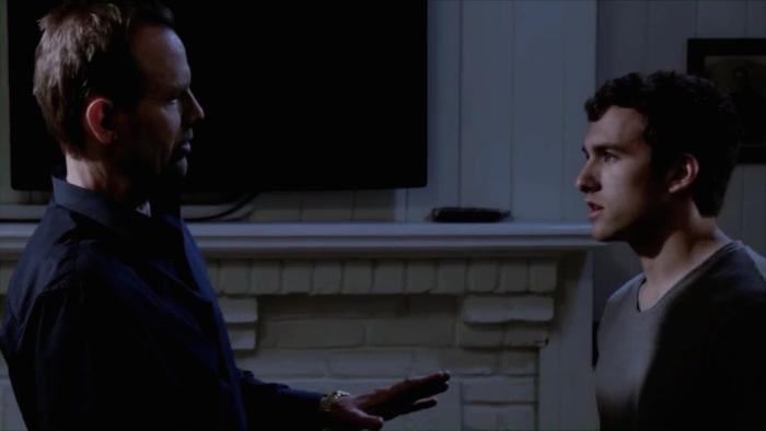 مایکل بین در صحنه سریال تلویزیونی Treachery به همراه Matthew Ziff