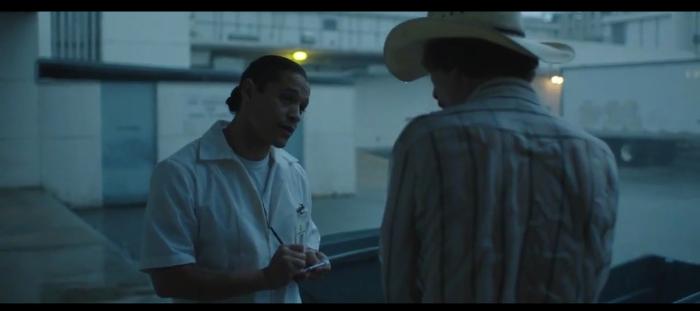 Ian Casselberry در صحنه فیلم سینمایی باشگاه خریداران دالاس به همراه متیو مک کانهی