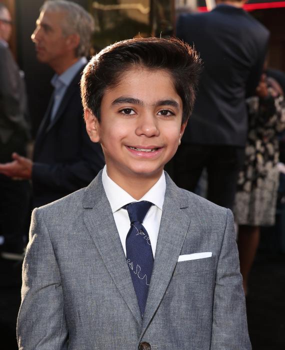 Neel Sethi در صحنه فیلم سینمایی کتاب جنگل