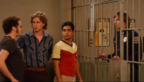 Josh Meyers در صحنه سریال تلویزیونی That '70s Show به همراه Danny Masterson، Wilmer Valderrama و Ashton Kutcher