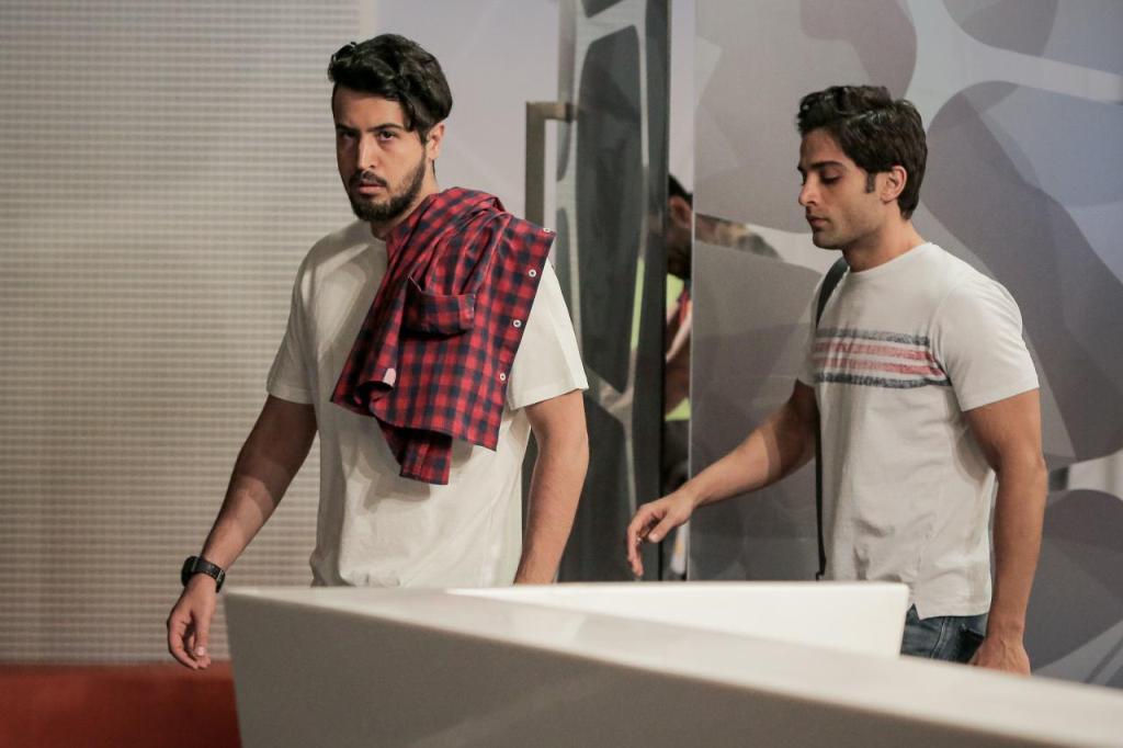 آرمان درویش در صحنه فیلم سینمایی لابی به همراه مهرداد صدیقیان