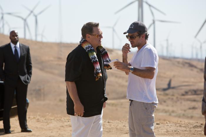 تاد فیلیپس در صحنه فیلم سینمایی خماری: قسمت سوم به همراه جان گودمن
