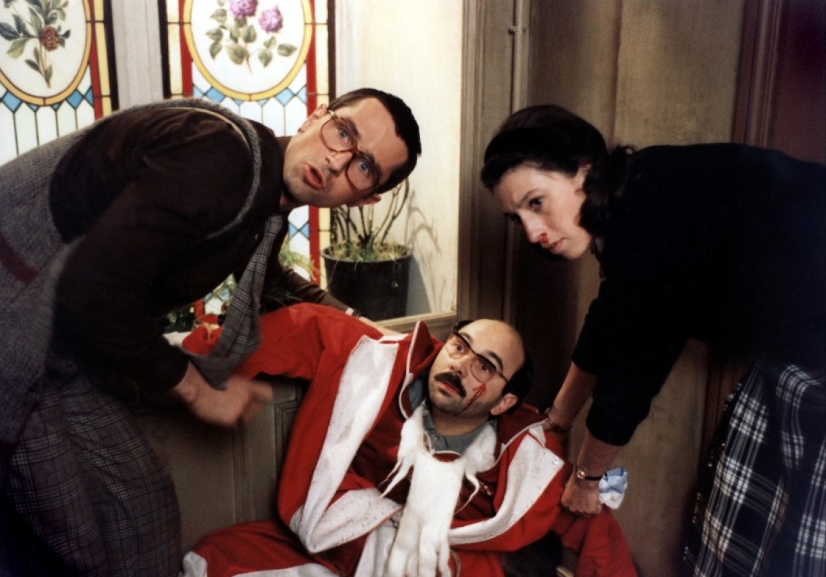 Gérard Jugnot در صحنه فیلم سینمایی Le père Noël est une ordure به همراه Thierry Lhermitte و Anémone