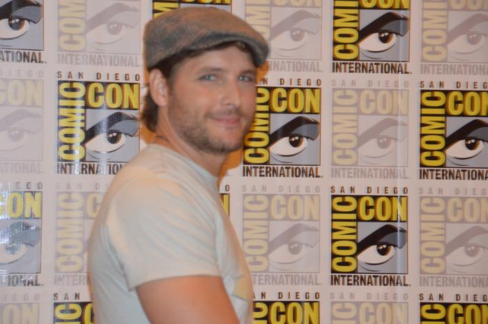  فیلم سینمایی گرگ و میش: سپیده دم (قسمت۲) با حضور پیتر فاسینلی