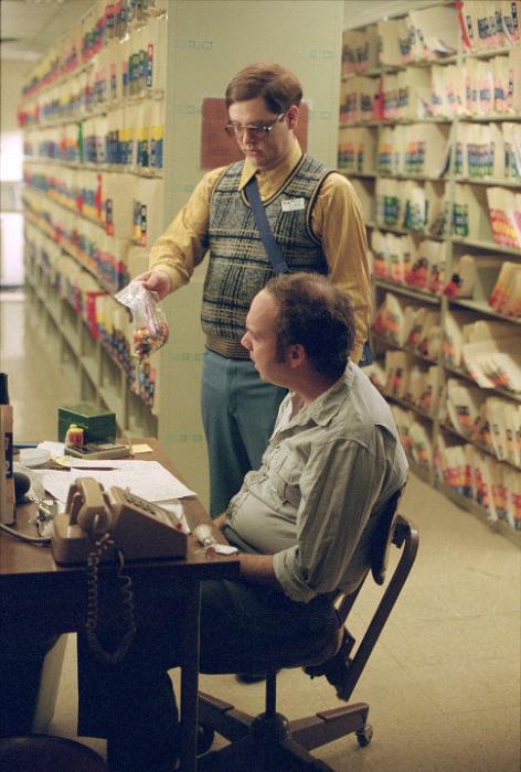 Judah Friedlander در صحنه فیلم سینمایی American Splendor به همراه پل جیاماتی