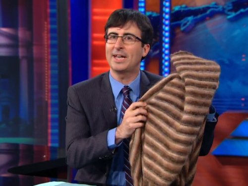 John Oliver در صحنه سریال تلویزیونی شوی روزانه