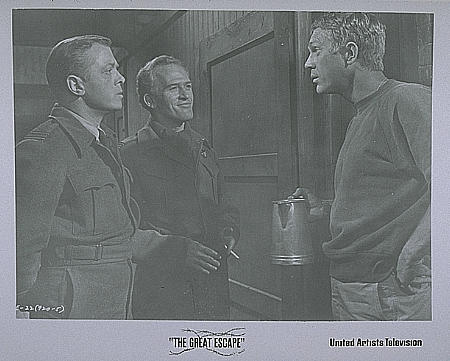 Gordon Jackson در صحنه فیلم سینمایی فرار بزرگ به همراه ریچارد اتنبرا و استیو مک کوئین