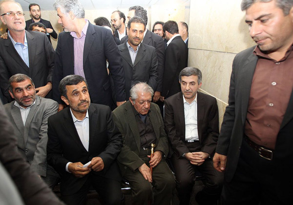 تصویری شخصی از عزت‌الله انتظامی، بازیگر و نویسنده سینما و تلویزیون