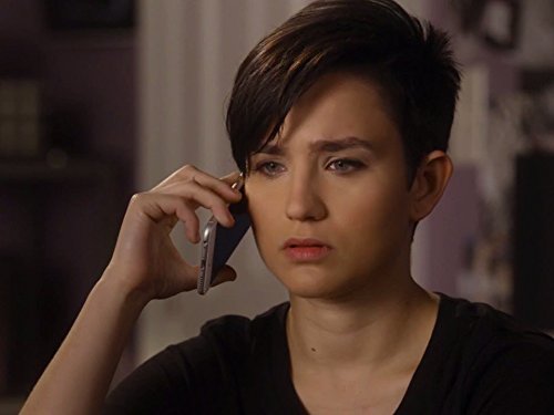 Bex Taylor-Klaus در صحنه سریال تلویزیونی جیغ