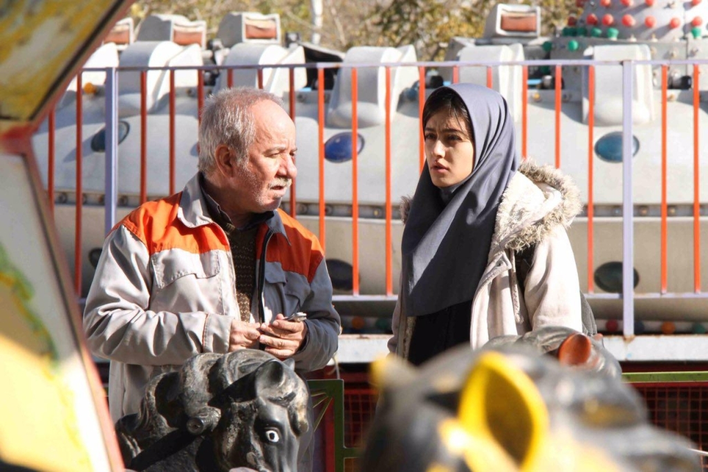 پردیس احمدیه در صحنه فیلم سینمایی لاک‌ قرمز به همراه مسعود کرامتی