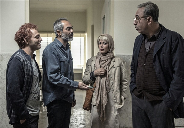 طناز طباطبایی در صحنه فیلم سینمایی میلیونر میامی به همراه حمید فرخ‌نژاد، علی قربان‌زاده و صابر ابر