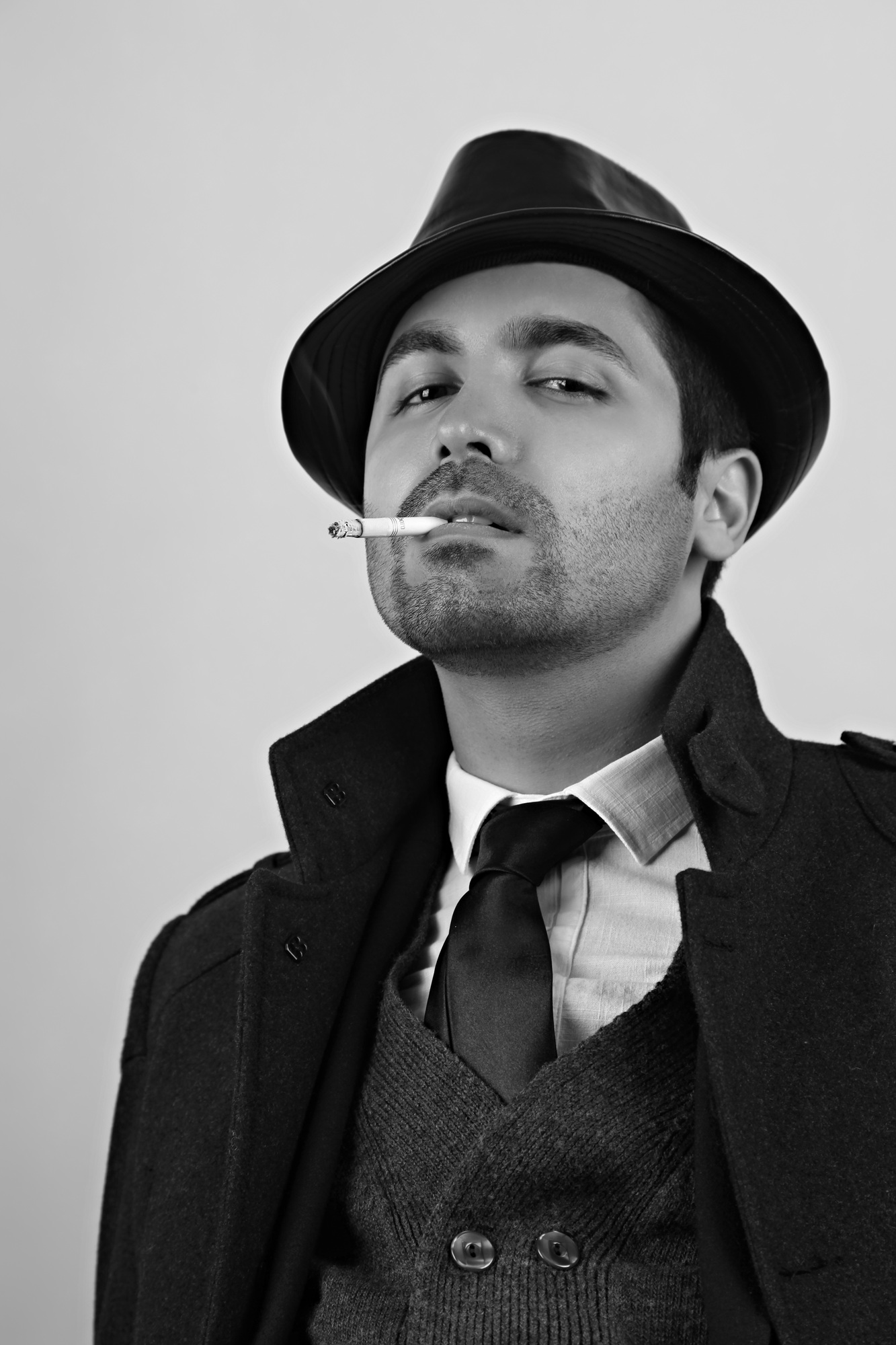 تصویری از بهروز محمدی، بازیگر و انتخاب بازیگر سینما و تلویزیون در حال بازیگری سر صحنه یکی از آثارش