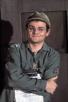 Gary Burghoff در صحنه سریال تلویزیونی M*A*S*H