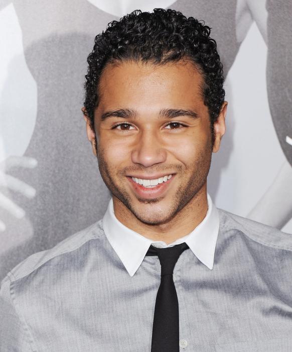 Corbin Bleu در صحنه فیلم سینمایی این یعنی جنگ