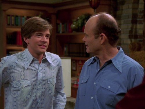 Topher Grace در صحنه سریال تلویزیونی That '70s Show به همراه Kurtwood Smith