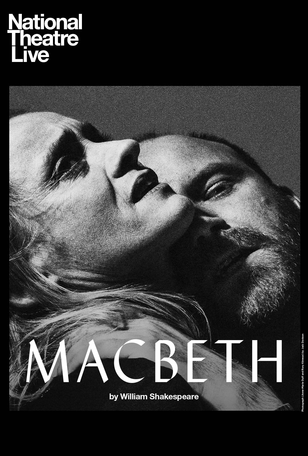 روری کینیار در صحنه فیلم سینمایی National Theatre Live: Macbeth به همراه Anne-Marie Duff