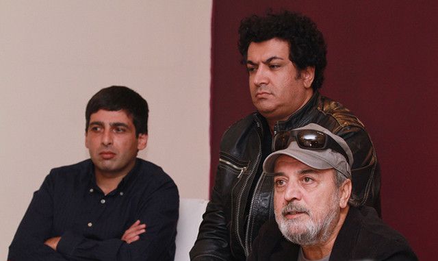 حمید گودرزی در نشست خبری سریال تلویزیونی بچه‌های نسبتاً بد به همراه پیمان عباسی و سیروس مقدم