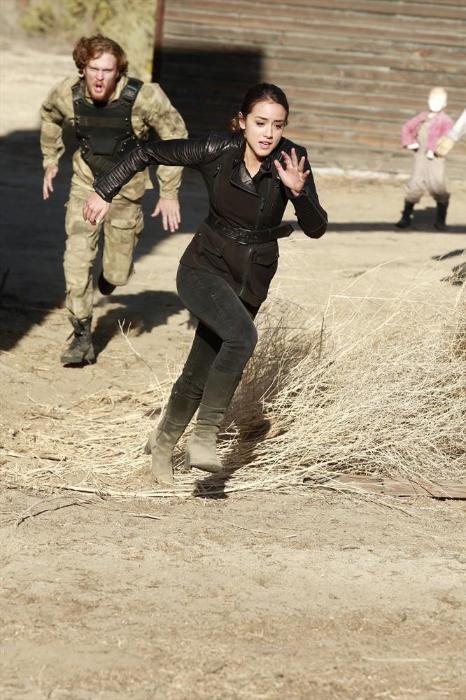 Chloe Bennet در صحنه سریال تلویزیونی ماموران شیلد