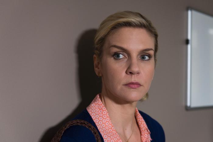 Rhea Seehorn در صحنه سریال تلویزیونی بهتره با سال تماس بگیری