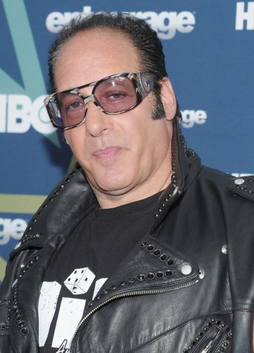 Andrew Dice Clay در صحنه سریال تلویزیونی همراهان