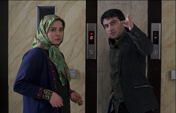 مهراوه شریفی‌نیا در صحنه سریال تلویزیونی خداحافظ بچه به همراه شهرام حقیقت‌دوست