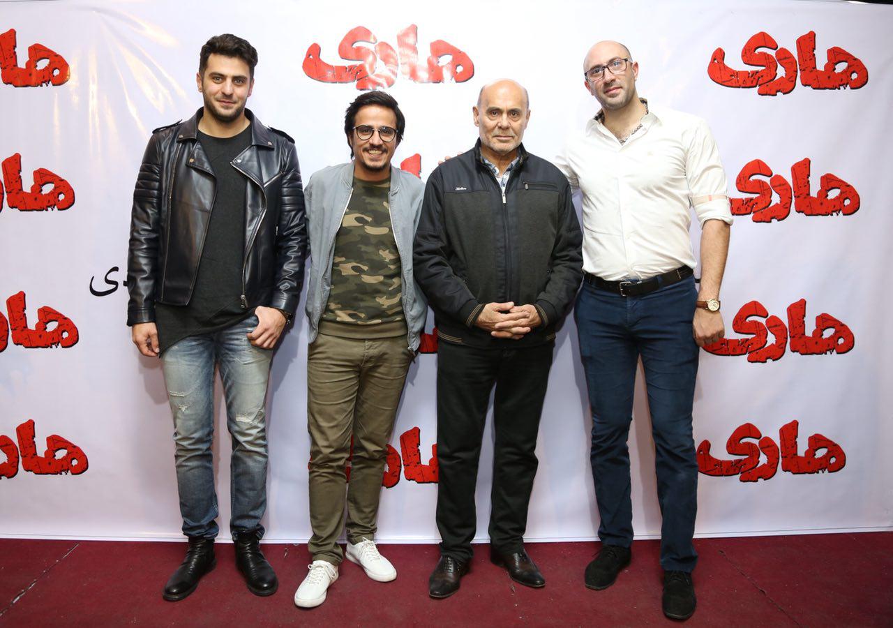 امیراحمد انصاری در اکران افتتاحیه فیلم سینمایی هاری به همراه علی ضیاء، حسین سلیمانی و جمشید هاشم‌پور
