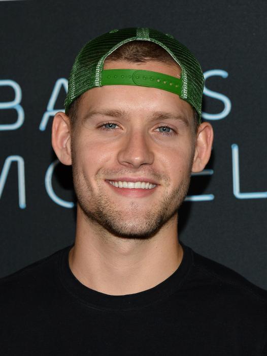 Luke Kleintank در صحنه سریال تلویزیونی متل بیتز