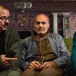 تصویری از سعید آقاخانی، بازیگر و کارگردان سینما و تلویزیون در حال بازیگری سر صحنه یکی از آثارش