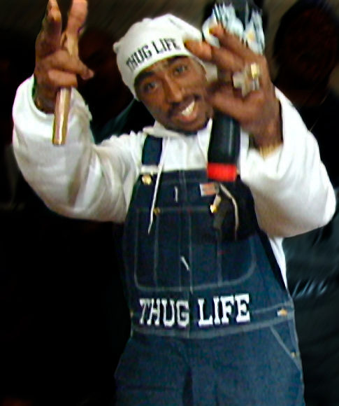 Tupac Shakur در صحنه فیلم سینمایی Tupac: Resurrection