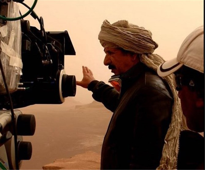 تصویری از مجید مجیدی، نویسنده و کارگردان سینما و تلویزیون در پشت صحنه یکی از آثارش