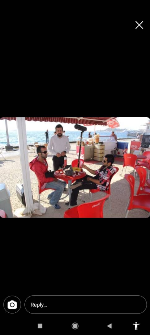 تصویری از مهران بستانی، دستیار صحنه و طراح صحنه سینما و تلویزیون در پشت صحنه یکی از آثارش