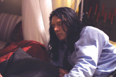 Tommy Wiseau در صحنه فیلم سینمایی The Room