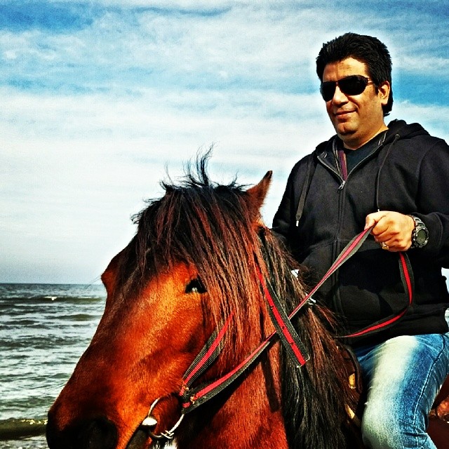 تصویری شخصی از رضا رشیدپور، بازیگر و مجری سینما و تلویزیون