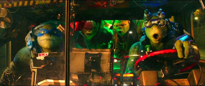 Johnny Knoxville در صحنه فیلم سینمایی لاک پشت های نینجای نوجوان جهش  یافته: خارج از سایه به همراه Jeremy Howard، Alan Ritchson، نوئل فیشر و Pete Ploszek