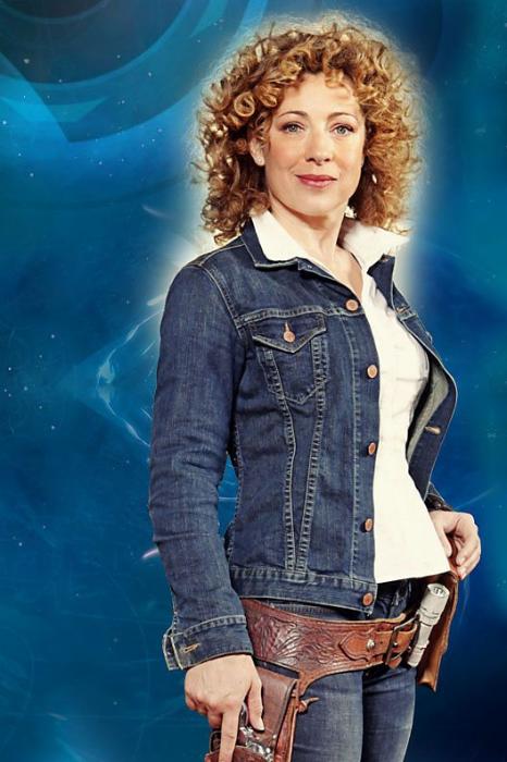 Alex Kingston در صحنه سریال تلویزیونی Doctor Who
