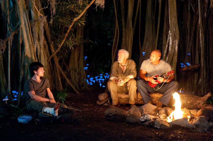  فیلم سینمایی سفر ۲: جزیره اسرارآمیز با حضور مایکل کین، Josh Hutcherson و دواین جانسون