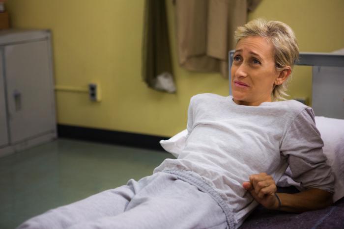 Constance Shulman در صحنه سریال تلویزیونی نارنجی سیاه، جدید است